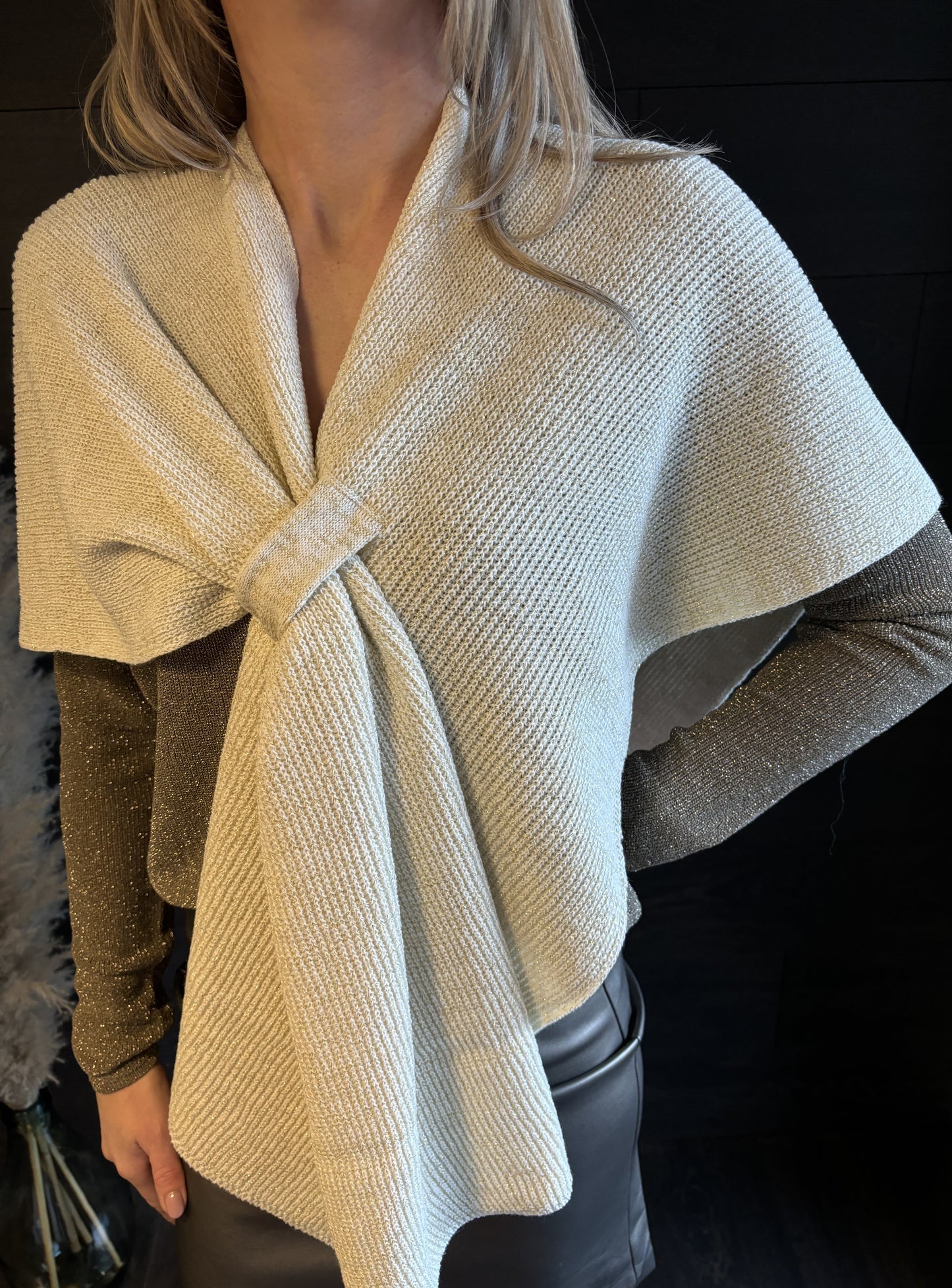Ecru poncho met gouden draad