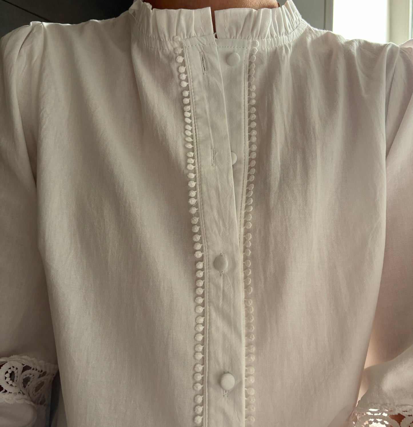 blouse met kanten details